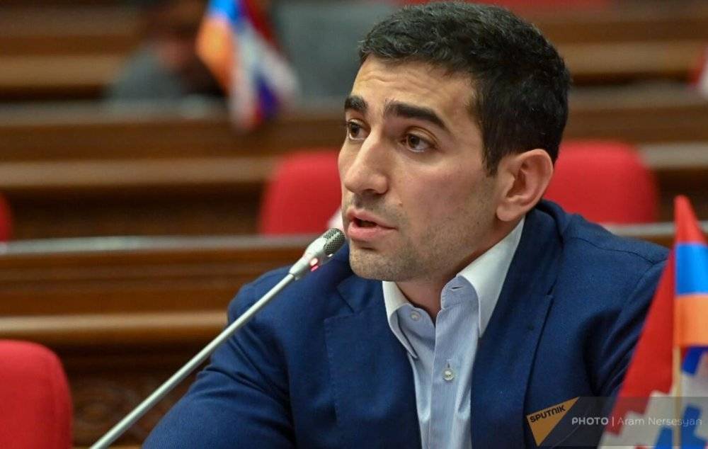 Լևոն Քոչարյանը ձայնագրություն միացրեց՝ ինչպես էր Փաշինյանը մարտի 1-ին կոչ անում քար ու փայտ ունենալ (Տեսանյութ)