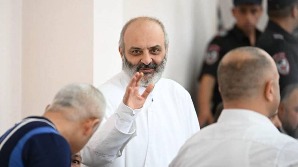 ՈւՂԻՂ. Հիմա․ Բագրատ սրբազանի և մյուսների գործով դատական նիստը՝ ուղիղ