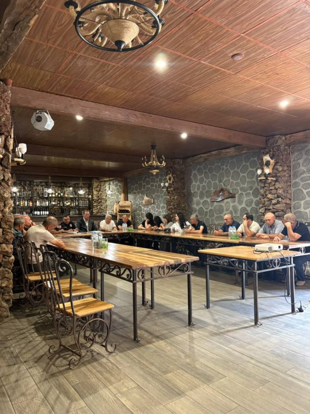 «Հայաստանի փրկարար-ոստիկան վետերանների միություն» բարեգործական հասարակական կազմակերպության ներկայացուցիչների հանդիպումը վետերանների հետ