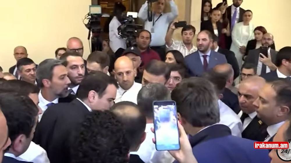 Ղալումյան, էն կողմ գնա․ արի հլը տղավարի խոսանք․ ՔՊ-ականները միջանցքում հաշիվ են պարզում
