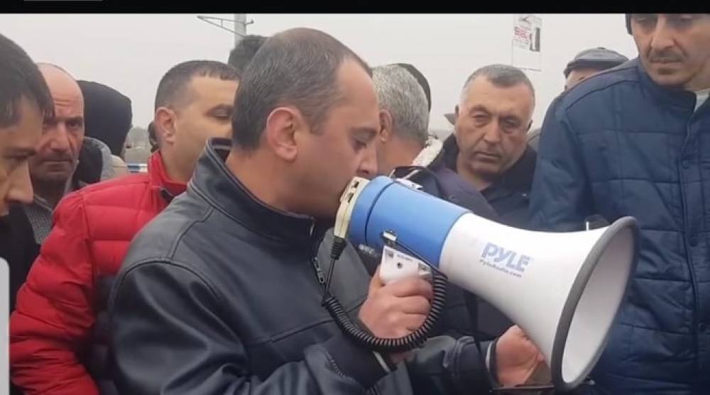 «Իմ քայլը» դաշինքի նորընտիր պատգամավորը  կոչ արեց բացել ճանապարհը, սակայն ցուցարարներն ընդդիմացան