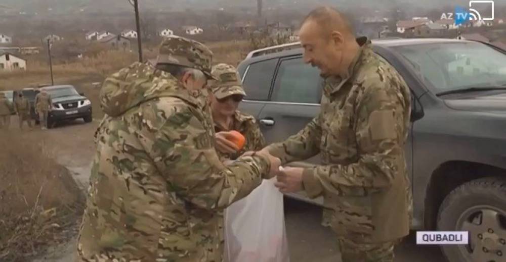 Ադրբեջանի նախագահը իր հետ Բաքու է տանում Կուբաթլուից հավաքած խուրման (տեսանյութ)