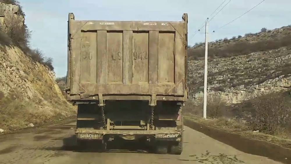 Ադրբեջանական մեքենաների շարասյունը հայկական մեքենաների հետ երթևեկում է Շուշիի ճանապարհին