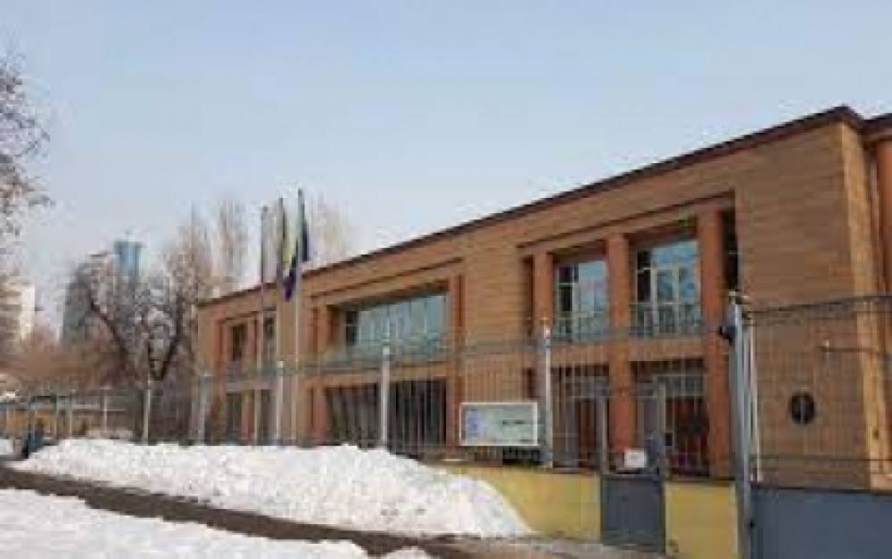 Երեւանում 30-ամյա երիտասարդն անցել է ճաղավանդակի վրայով եւ մտել Իտալիայի դեսպանատան տարածք