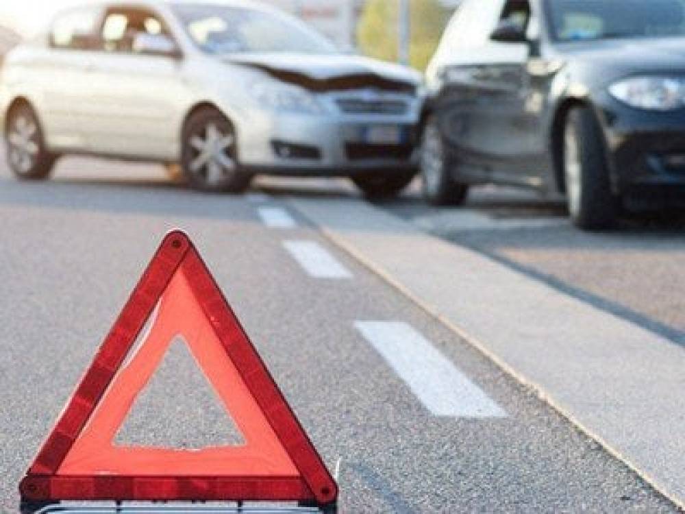 Երևան-Արտաշատ ճանապարհին բախվել են «BMW»-ն ու «Mercedes-Benz»-ը. վերջինս բռնկվել է. կան վիրավորներ