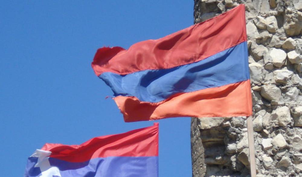 Արցախի մարտական դիրքերից իջեցվել են հայկական դրոշները. Մետաքսե Հակոբյանը պարզաբանում է՝ ինչու