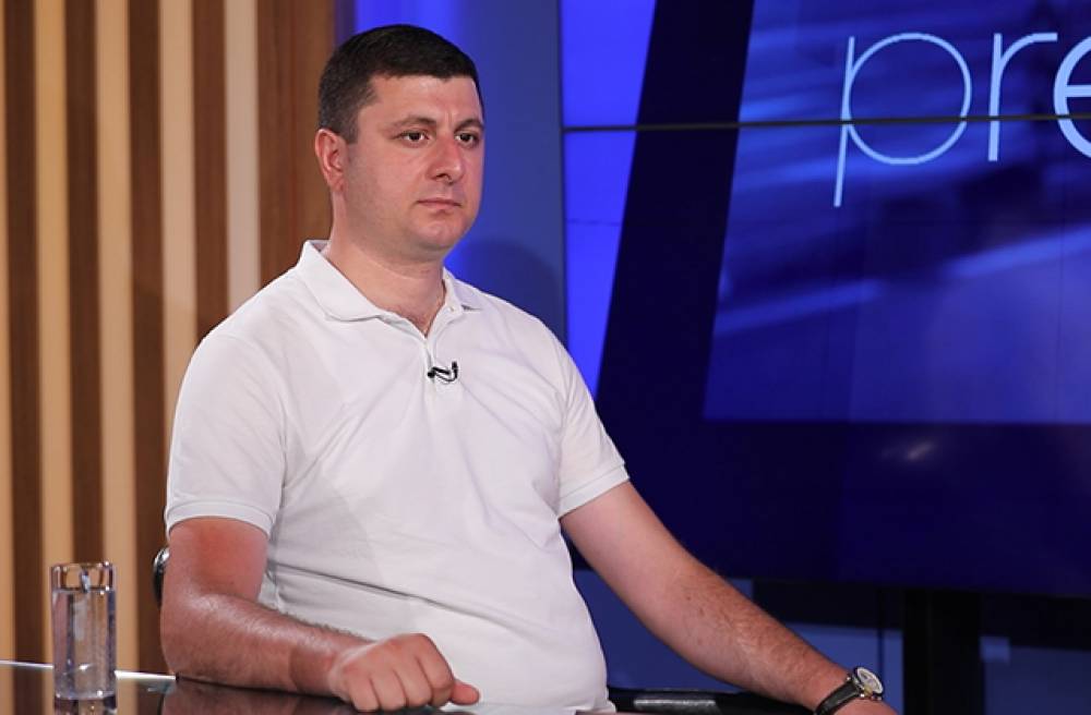 Ադրբեջանցի «լրագրողները» փորձել են «լուսաբանման» նպատակով փակել ճանապարհը և ռուս խաղաղապահների հետ քաշքշուկի մեջ մտնել. Տիգրան Աբրահամյան