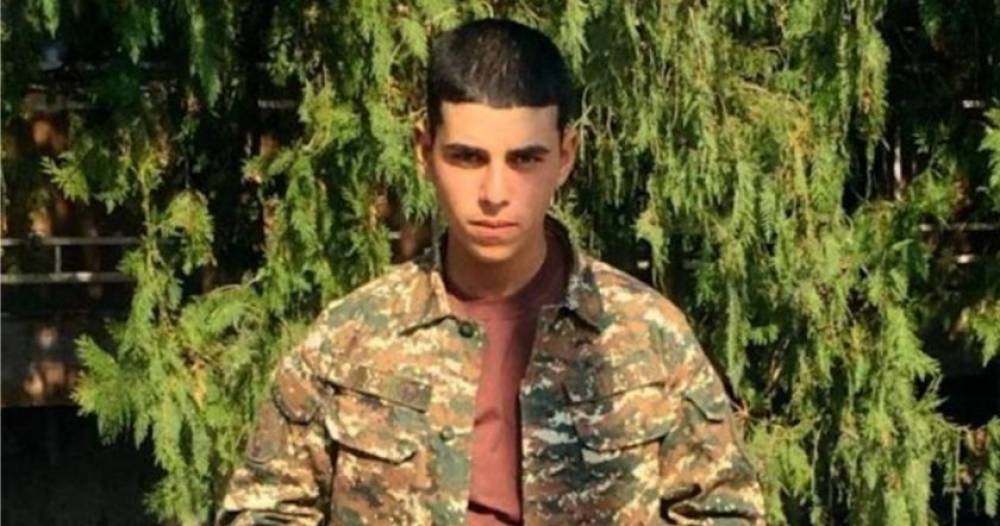 Թոռան զոհվելու լուրն իմանալու օրը պապը քնեց ու չզարթնեց. Հենրիկը զոհվեց իր զինակից ընկեների հետ, Ներքին Հանդի 101 դիրքում՝ այդպես էլ չնահանջելով այնտեղից