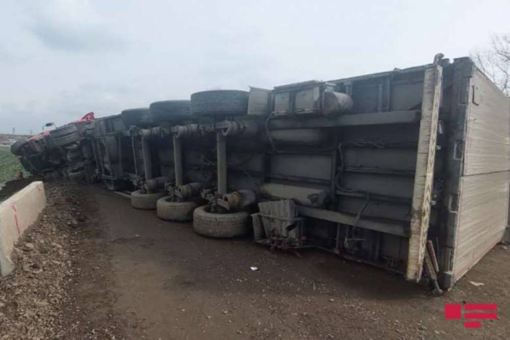 Շուշիի ճանապարհին ադրբեջանական բեռնատար է շրջվել. կա զոհ