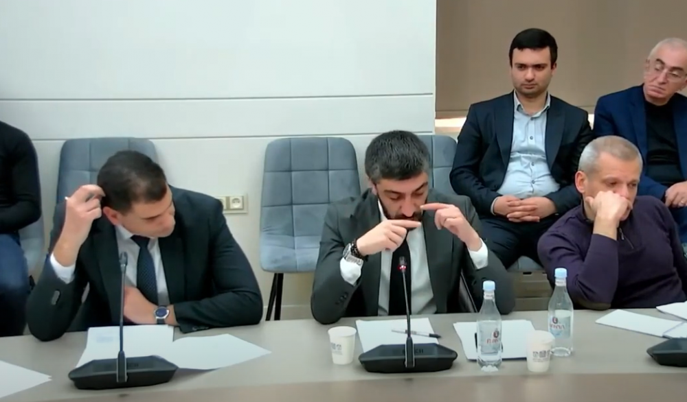 «Դասալիքի հանցանքը գումարով ներում եք, հա՞» «Ո՞նց 1300 հոգու համաներումով ազատեցիք չծառայածներին»