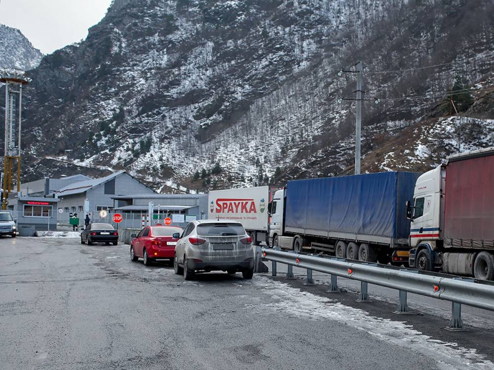 Լարսը փակվեց նաև թեթև մարդատար և ուղևորատար տրանսպորտային միջոցների համար
