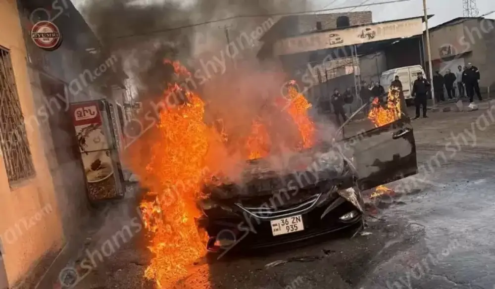 Արտակարգ դեպք՝ Մերձավանում. «Hyundai»-ում առաջացած կրակն ու ծուխը տեսանելի էին մի քանի 100 մետրից