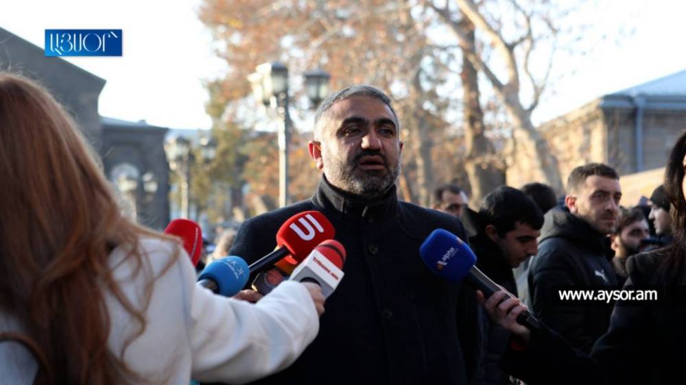 Վեհափառ Հայրապետը հանգստի գնալու կարիք չունի, նա ուժեղ է, եռանդուն ու բազում հոգևոր ծրագրեր ունի. Տեր Փառեն (Տեսանյութ)