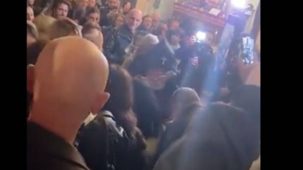 Ֆրանսահայերը Գարեգին Երկրորդին դիմավորել են ծափերով