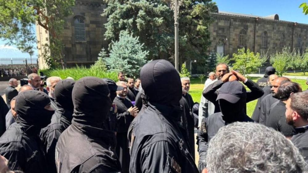 Մայր Աթոռի վրա գրոհողներն ու լրագրողներին հարվածողները կպատժվե՞ն․ «Հրապարակ»