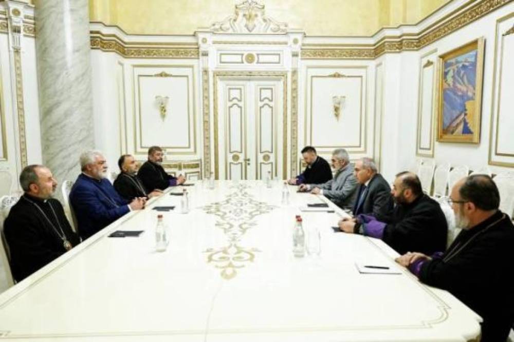 Փաշինյանին միացած եպիսկոպոսները կոչ են անում հավաքվել Էջմիածնում ու հեռացնել Ամենայն հայոց կաթողիկոսին