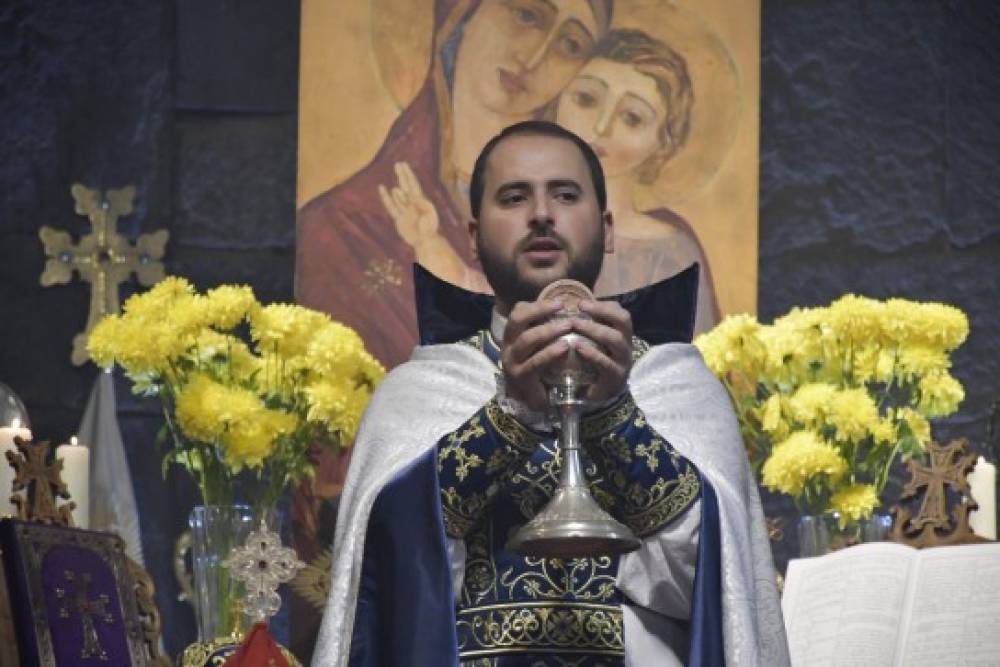 Հավատարմությունս եմ հայտնում Վեհափառ Հայրապետին. Տեր Հովհանը մատուցել է իր անդրանիկ պատարագը