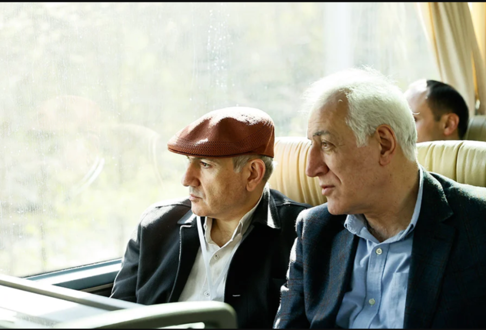 Նախագահն իրեն պահում է Փաշինյանի մոտ աշխատող շարքային ուսապարկի նման․«Հրապարակ»