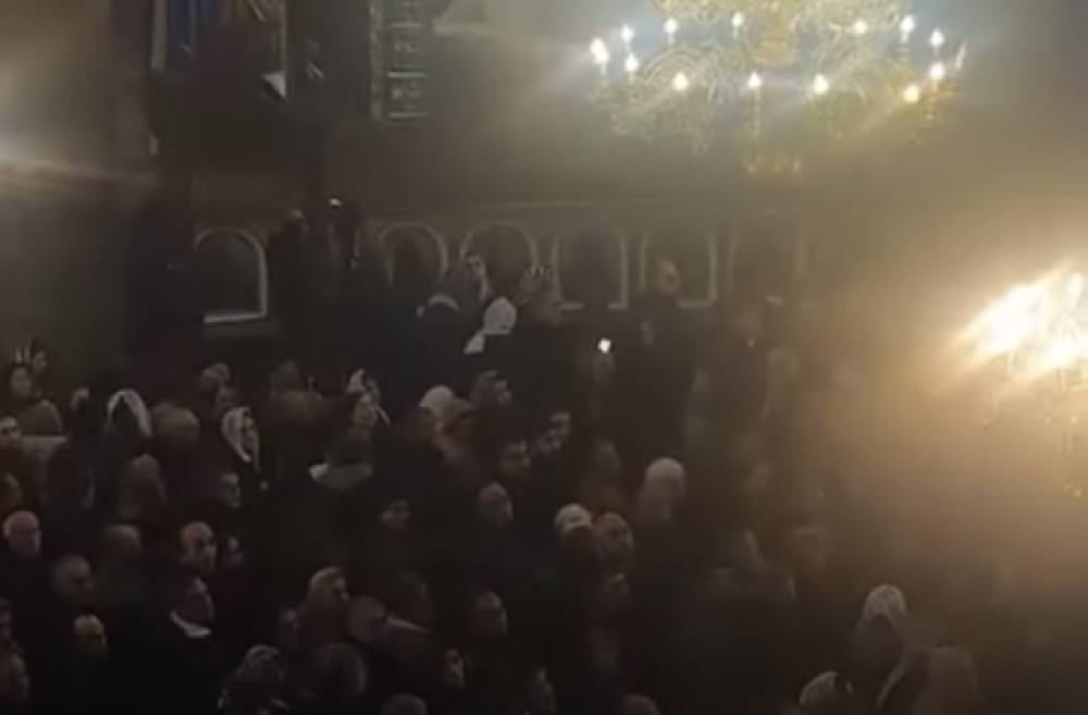 Մտել ենք, երգչախմբի հատված գնացել. ինչպես է աղջիկներին հաջողվել հնչեցնել վեհափառի անունն ու մնալ Յոթ Վերքում