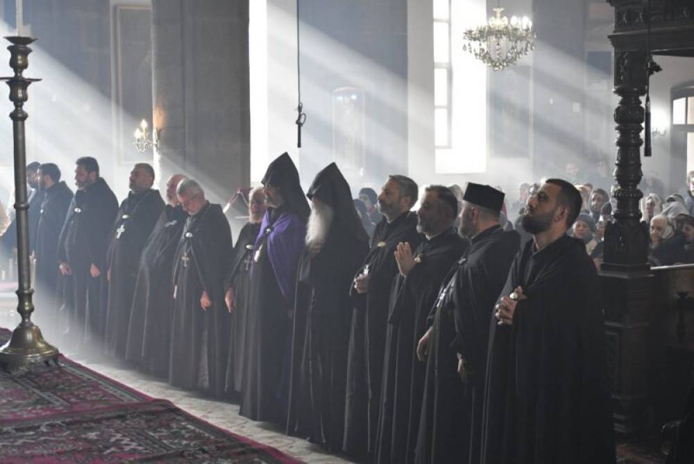 Յոթ Վերքում աղոթք բարձրացվեց ազատազրկված հոգևորականների, ազգային բարերարի և գերիների համար