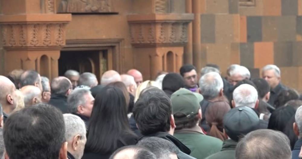 Այսօր ծափերով վերջին հրաժեշտն են  տվել հայտնի բժիշկ Արտավազդ Սահակյանին