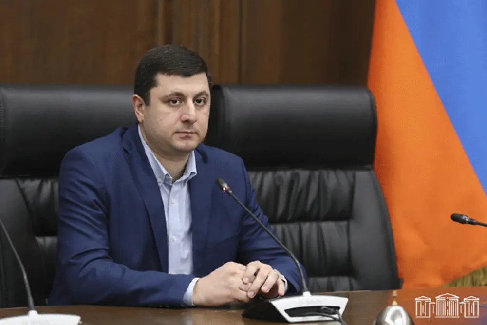 Ի տարբերություն գործող ռեժիմի` Կաթողիկոսի խոսքը կառուցված էր հայրենիքի շուրջ համախմբվածության վրա