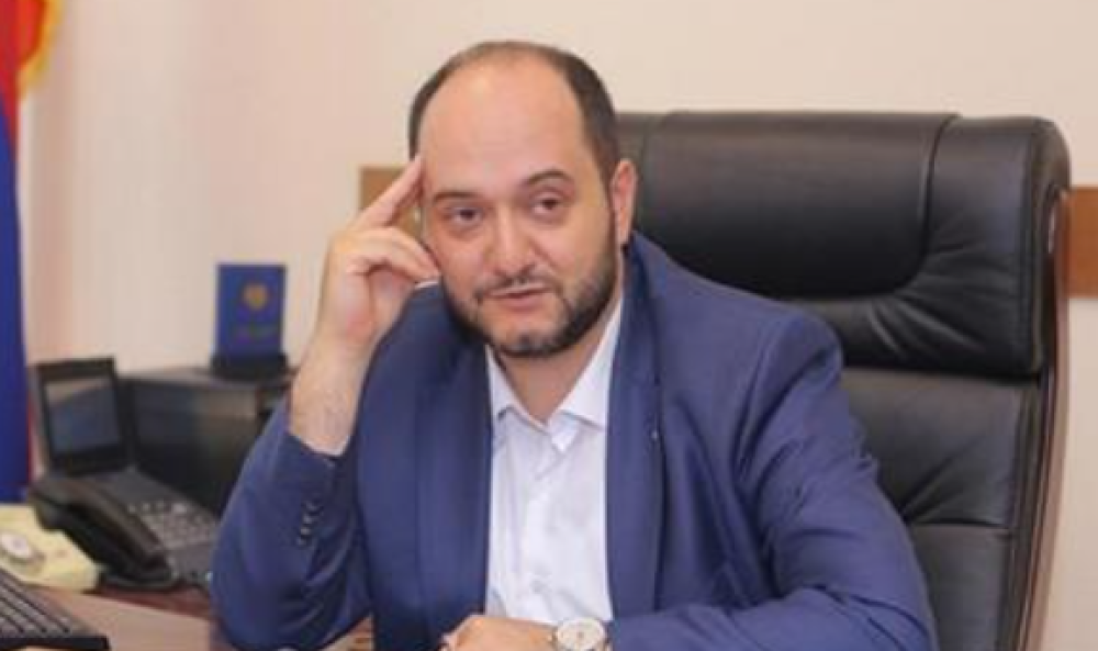 Փաշինյանը կոշտ խոսակցություն է ունեցել Արայիկ Հարությունյանի հետ. «Իրավունք»