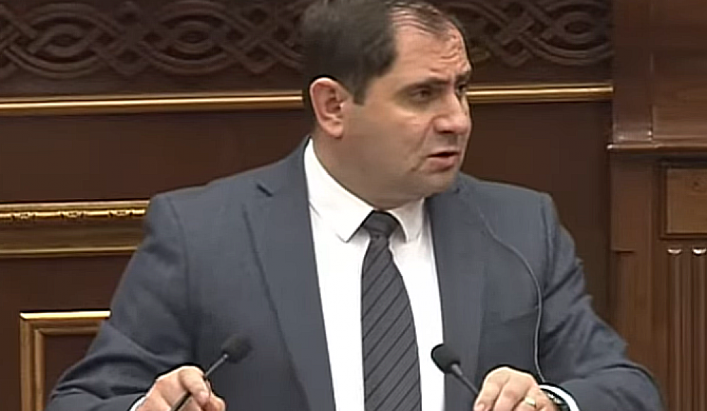 Ես չեմ ծխում, լավ չեմ գնահատում ծխելու երևույթը, բայց արգելք չենք կարող բանակում դնել. Պապիկյան