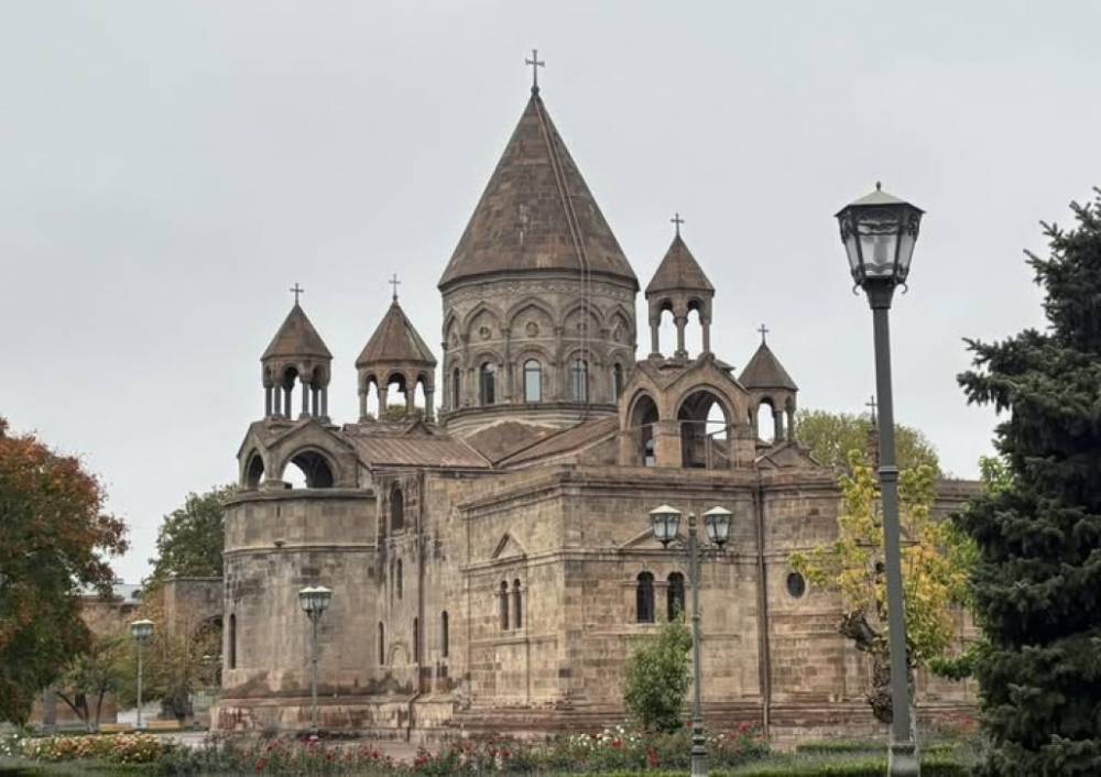 Մայր Աթոռը պահանջում է անհապաղ դադարեցնել Արշակ սրբազանի և ազատազրկված մնացյալ եկեղեցականների ապօրինի հետապնդումները