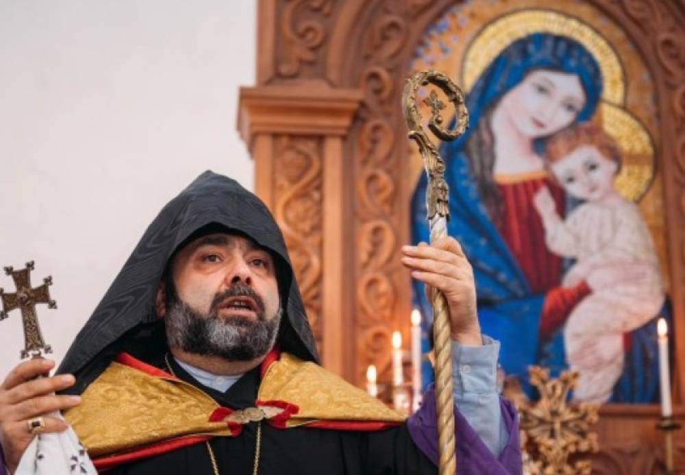 Ձեր արկածախնդիր վարքով գիտակցաբար ծառայում եք այն ուժերին, որոնք մշտապես ձգտել են ներսից քանդել եկեղեցին. պատմությունը կարձանագրի, թե ով կանգնեց սրբության կողքին, և ով՝ սրբության դեմ. Մկրտիչ 