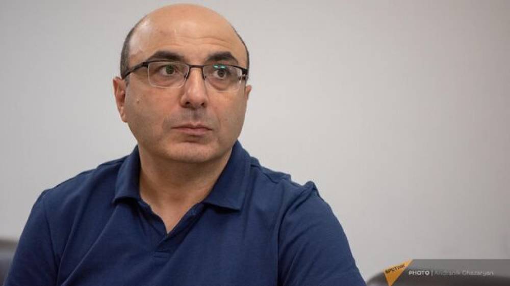 Հասարակությանը պետք է պարզ ձևով բացատրել կապերը՝ Մայր Աթոռ պաշտպանելն ու ադրբեջանական բենզին մերժելը նույն շղթայի մեջ են. Վահե Հովհաննիսյան