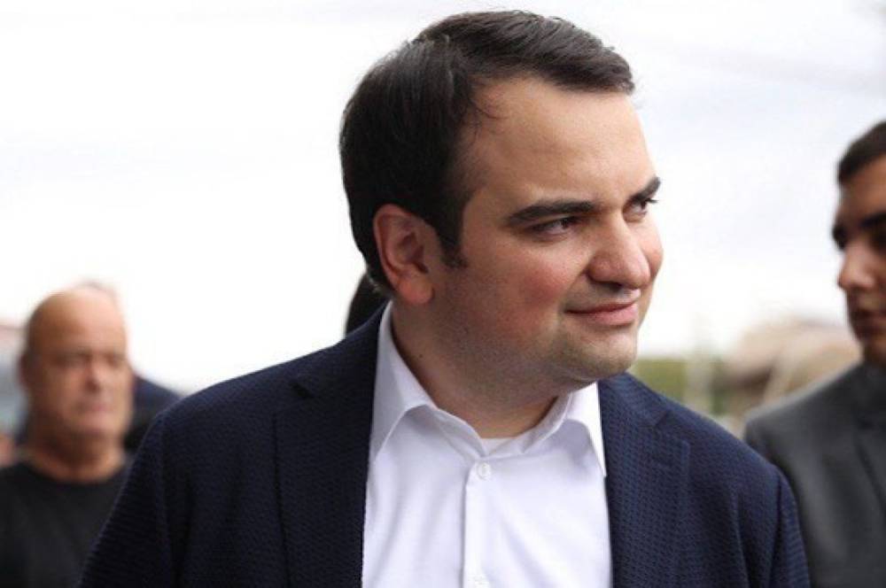 Նարեկ Կարապետյանը իր հանգստյան օրը որոշել է տաքսի վարել և քաղաքացիների հետ շփվել ոչ սովորական ձևաչափով (Տեսանյութ)