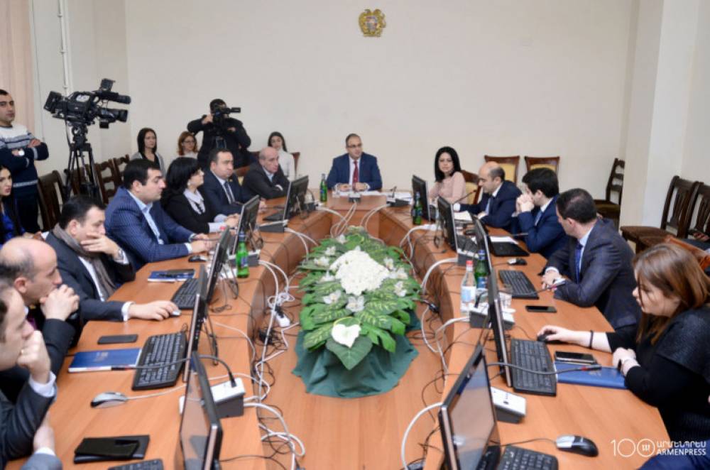 ԱԺ պետաիրավական հանձնաժողովում քննարկվում է Քրեական օրենսգրքում լրացում կատարելու նախագիծը. ուղիղ