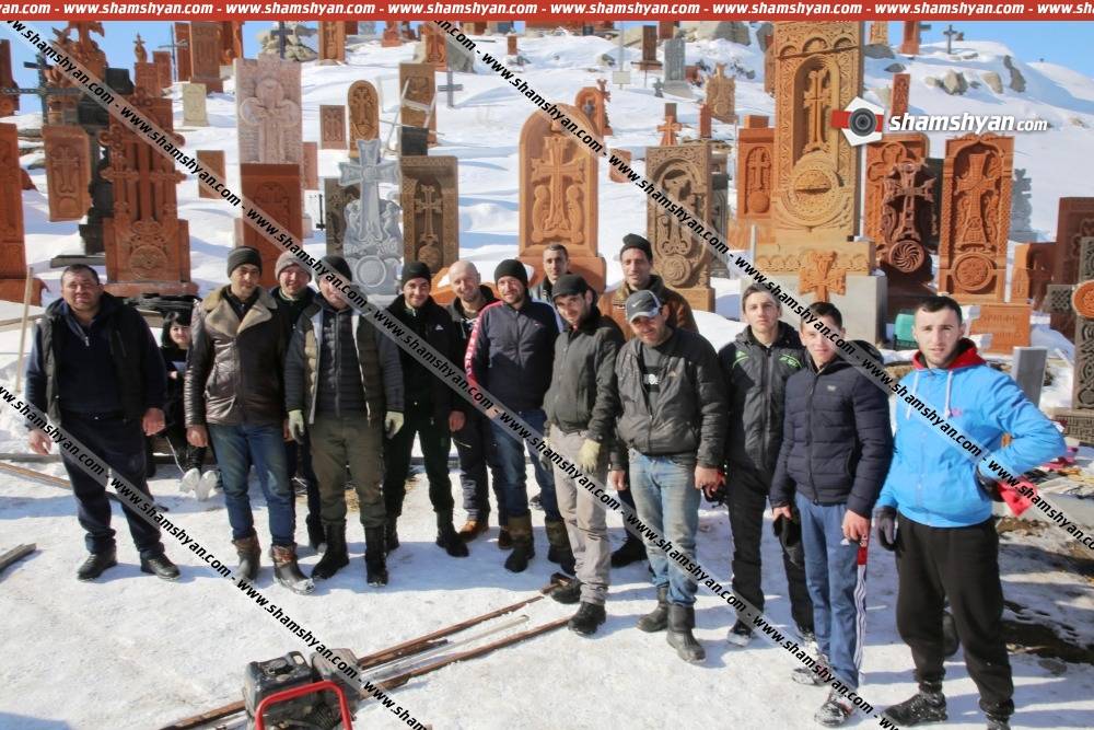 Սբ. Հովհաննես մատուռի տանիքի վերանորոգման աշխատանքները կատարում են գյուղի երիտասարդները, մինչդեռ որոշ սրբապիղծներ խարդախությամբ գումարներ են վաստակում