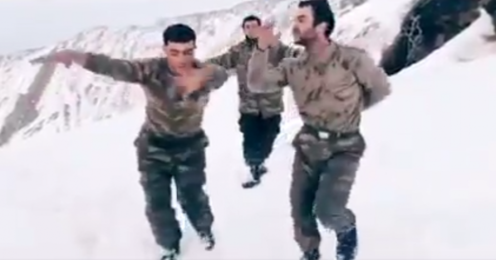 Ադրբեջանցի զինվորները պարում ու ծաղրում են Նիկոլ Փաշինյանին (տեսանյութ)