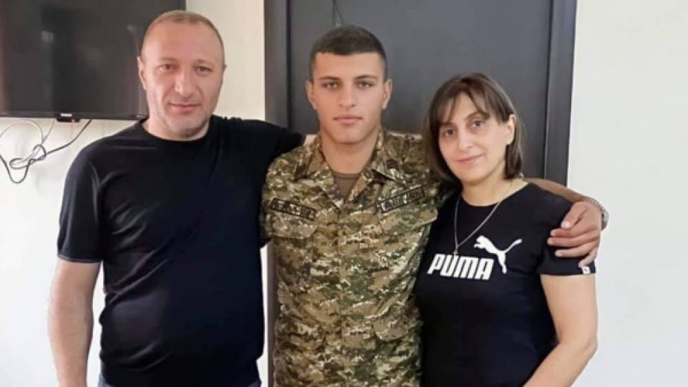 Զոհված զինծառայող Մխիթար Գալեյանի ծնողները հրաժարվել են վերցնել իշխանությունների տված մեդալը