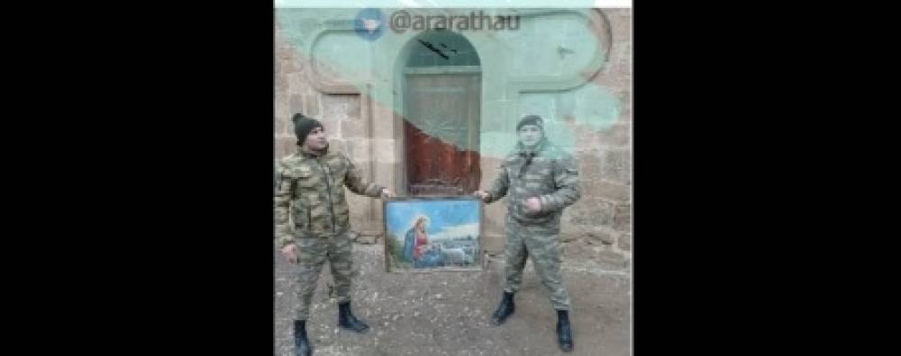 Ադրբեջանցիները կողոպտում են հայկական եկեղեցին