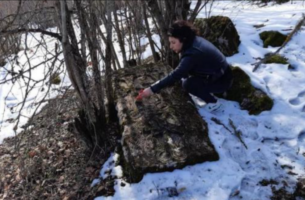 Ստեփանակերտի հարակից տարածքում 12-րդ դարի խաչքարեր են հայտնաբերվել