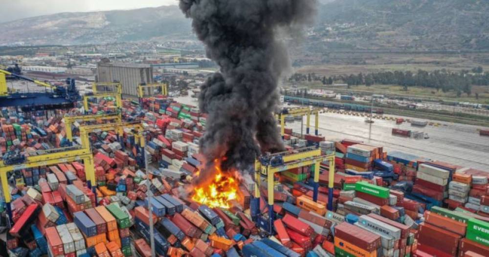 Թուրքիայի Իսկենդերուն նավահանգստում երկրաշարժից հետո շրջված բեռնարկղերում հրդեհ է բռնկվել (Video)