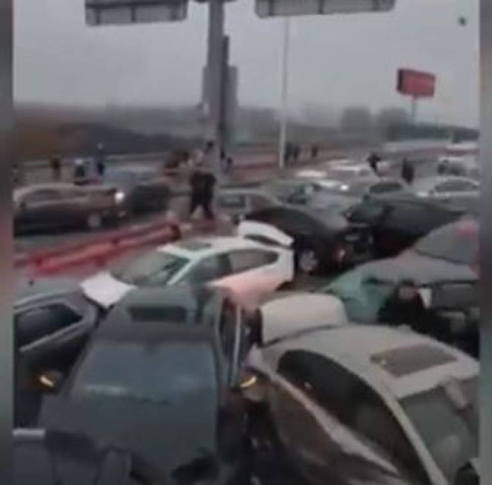 Հարյուրից ավելի ավտոմեքենաներ են վթարի ենթարկվել (տեսանյութ)