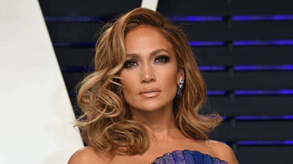 54-ամյա Ջենիֆեր Լոպեսը կեցվածք է ընդունել կիսաթափանցիկ զգեստով՝ առանց ներքնազգեստի