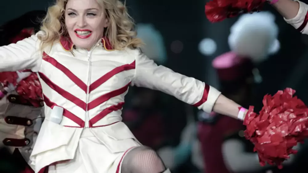 Մադոննան ելույթի ժամանակ ընկել է աթոռից (տեսանյութ)