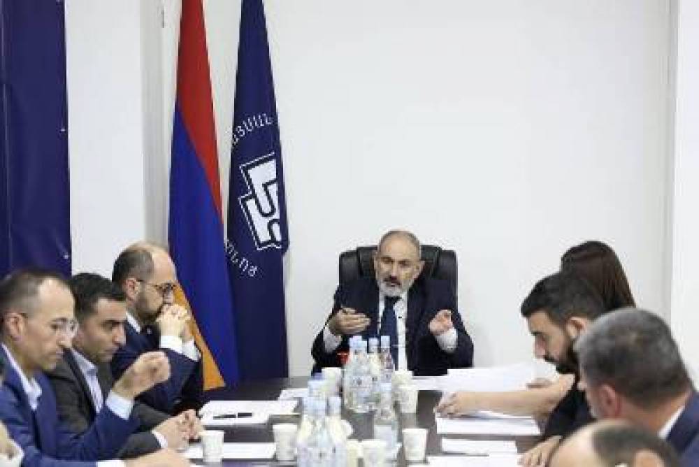 Իշխանության տեղը նեղ է. «Հրապարակ»