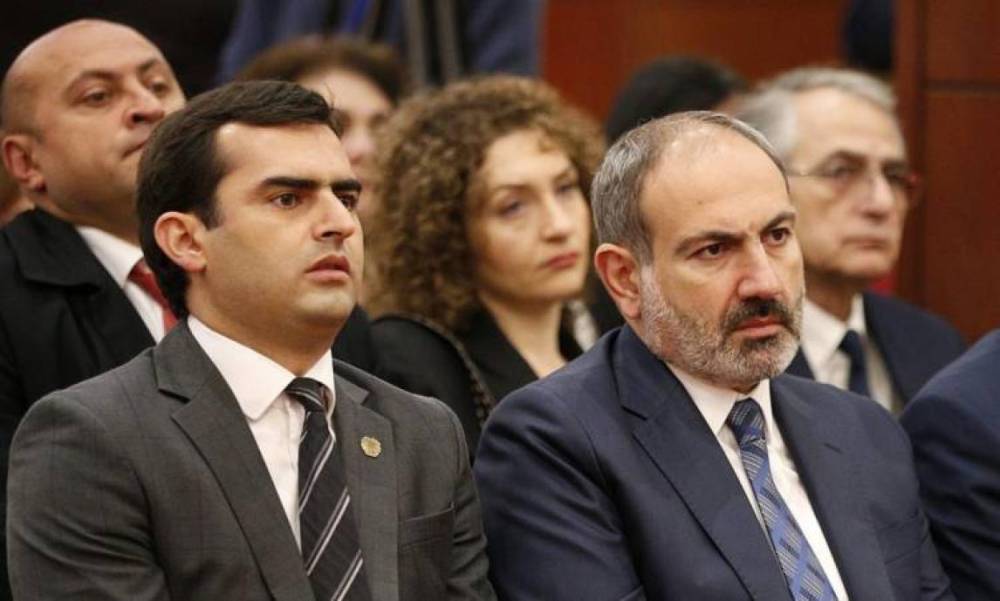 Փաշինյանը փորձում է սիրաշահել Հակոբ Արշակյանին․ «Հրապարակ»