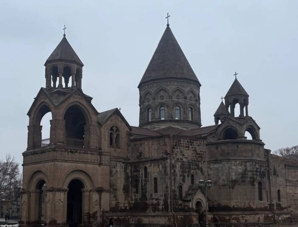 Եկեղեցու ներքին կյանքին միջամտելու ակնհայտ հակասահմանադրական և հակաօրինական այս կեցվածքով իշխանությունը խոչընդոտում է Վեհափառ Հայրապետի հովվապետական գործունեությունը. Մայր Աթոռ