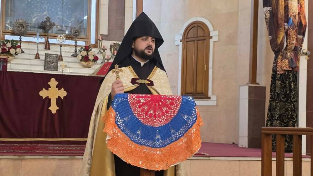 1924 թ.-ից էլ սկիզբ առավ, այսպես կոչված, «Եկեղեցու բարենորոգչական շարժում»-ը, որը երկար չապրեց, իսկ շարժման կարկառուն ներկայացուցիչը «մեղայագիր» նամակ գրեց Կաթողիկոսին. Հայր Դերենիկը պատմությ