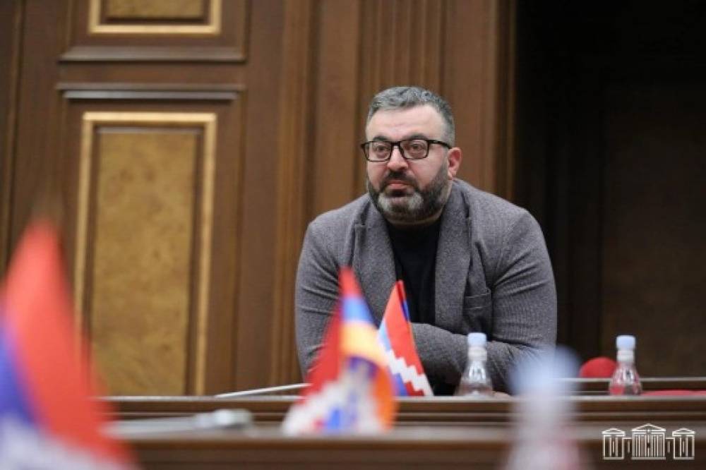 Օրը ցերեկով՝ քաղաքացիների աչքի առաջ մարտաֆիլմ հիշեցնող տեսարաններ են, սա՞ է «բարեփոխումների» ենթարկված ձեր իրավապահ համակարգը. Գառնիկ Դանիելյան