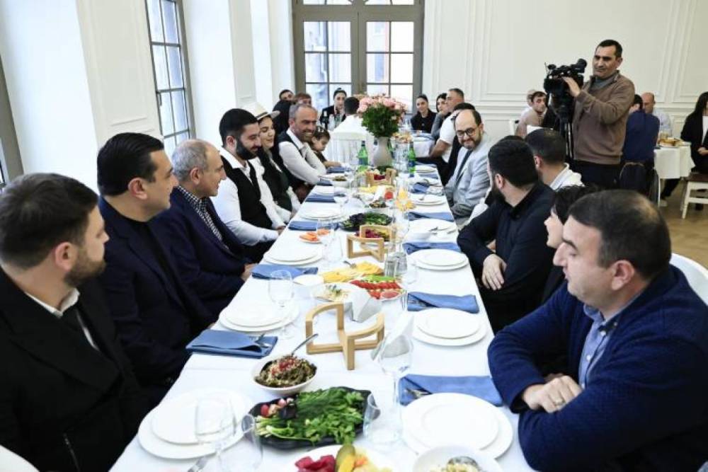 Փաշինյանի հետ ուղիղ շփման հնարավորություն են ունեցել մի քանի ընտրյալ․ «Հրապարակ»