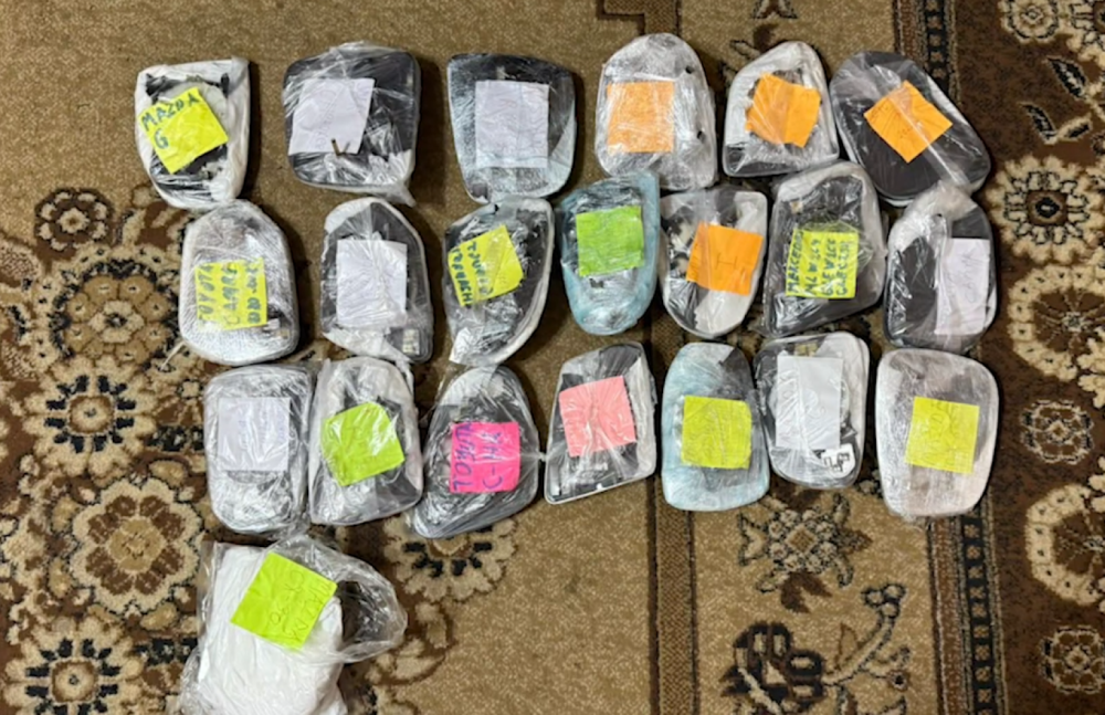 Արաբկիրի համայնքային ոստիկանները բացահայտել են մեքենայից գողության դեպք․ հայտնաբերվել են ավտոմեքենայի հայելու 21 զույգ ապակիներ (տեսանյութ)