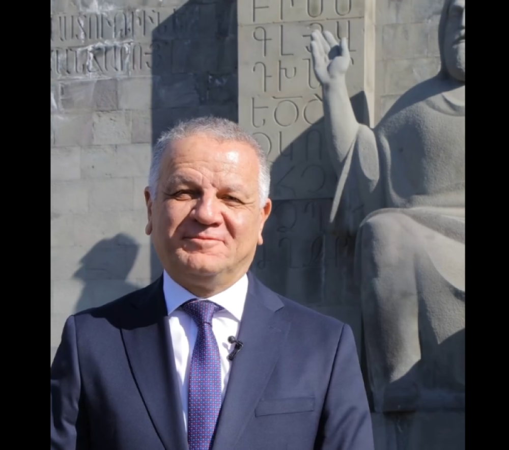 «Գարունդ հայերեն է գալիս». ՀՀ-ում ԵՄ դեսպանը Մայրենի լեզվի միջազգային օրվա առիթով հայերենով ուղերձ է հղել և Համո Սահյան ասմունքել (Տեսանյութ)